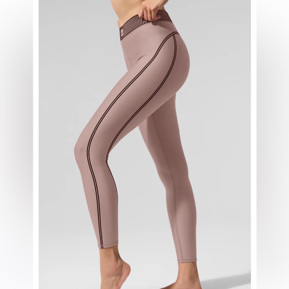 ALO Airlift High-Waist 7/8 Line Up Legging in Taupe XS